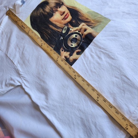 Taylor Swift Instax Camera Selfie Portrait Pop Singer White 2XL Graphic T-Shirt - Picture 4 of 9
